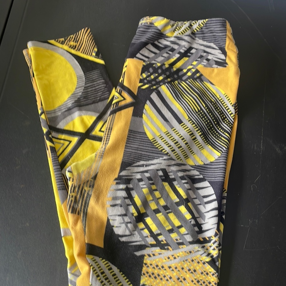 LuLaRoe one size leggings - vintage pattern